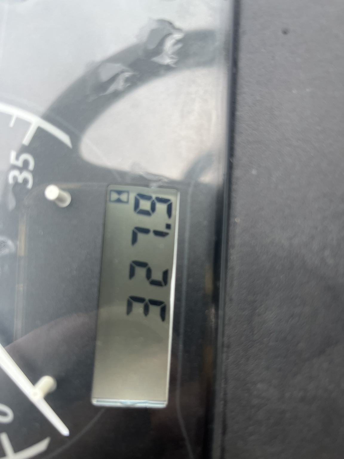 2023 John Deere 2025R Image 4