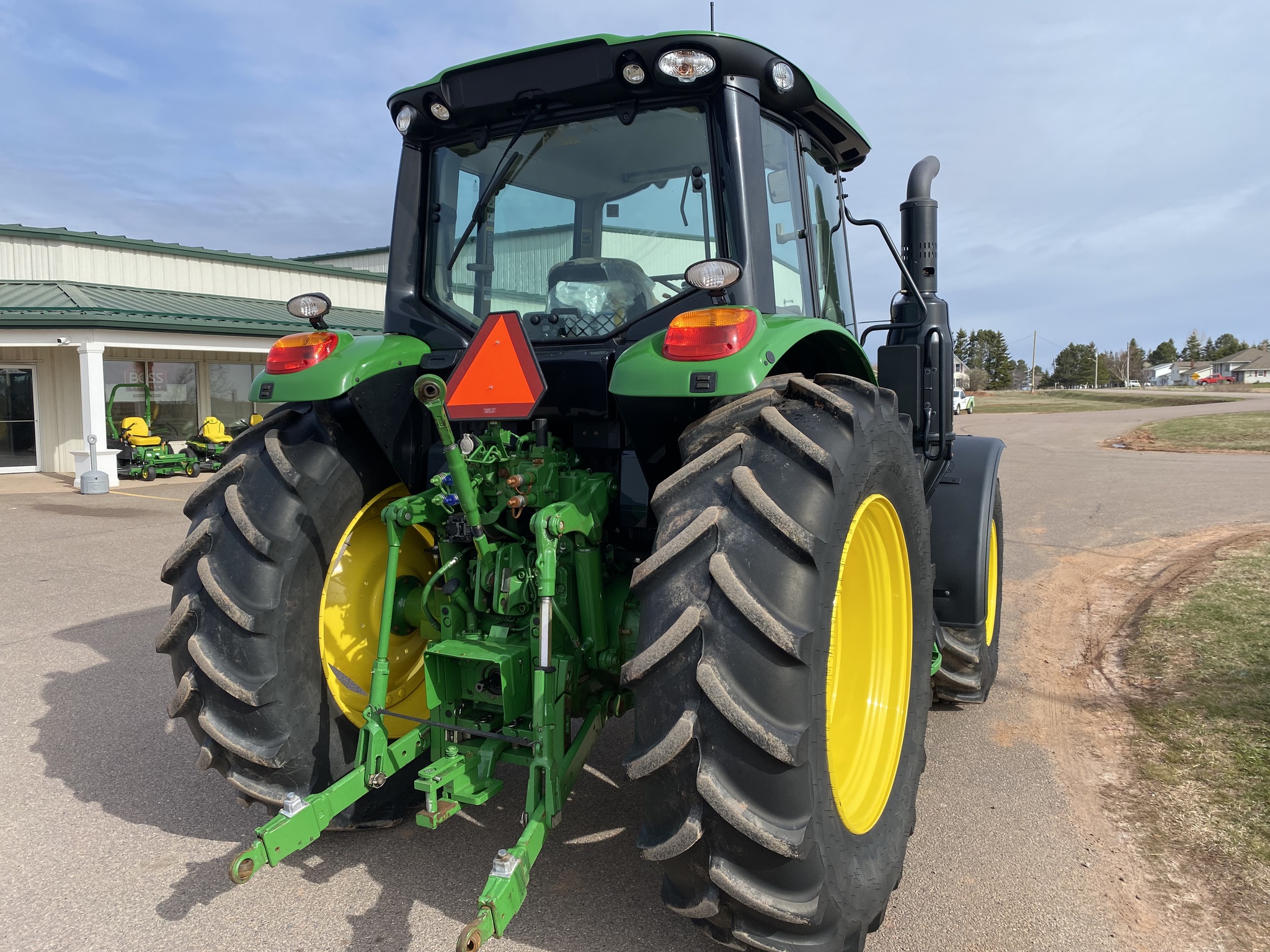2023 John Deere 6110M Image 7