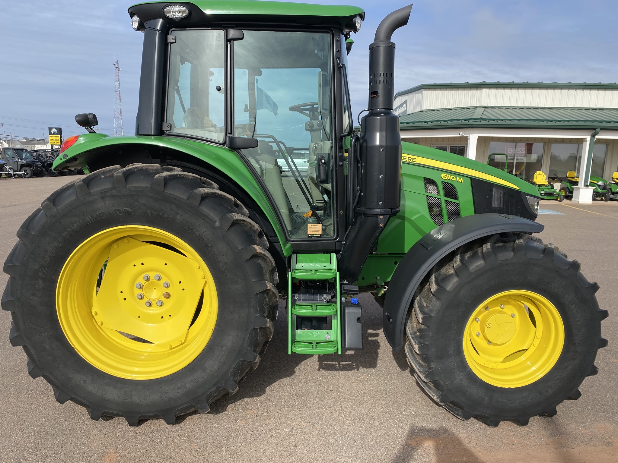 2023 John Deere 6110M Image 5