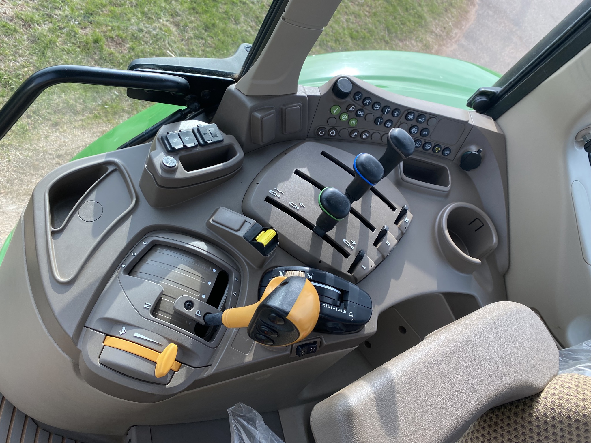2023 John Deere 6110M Image 14