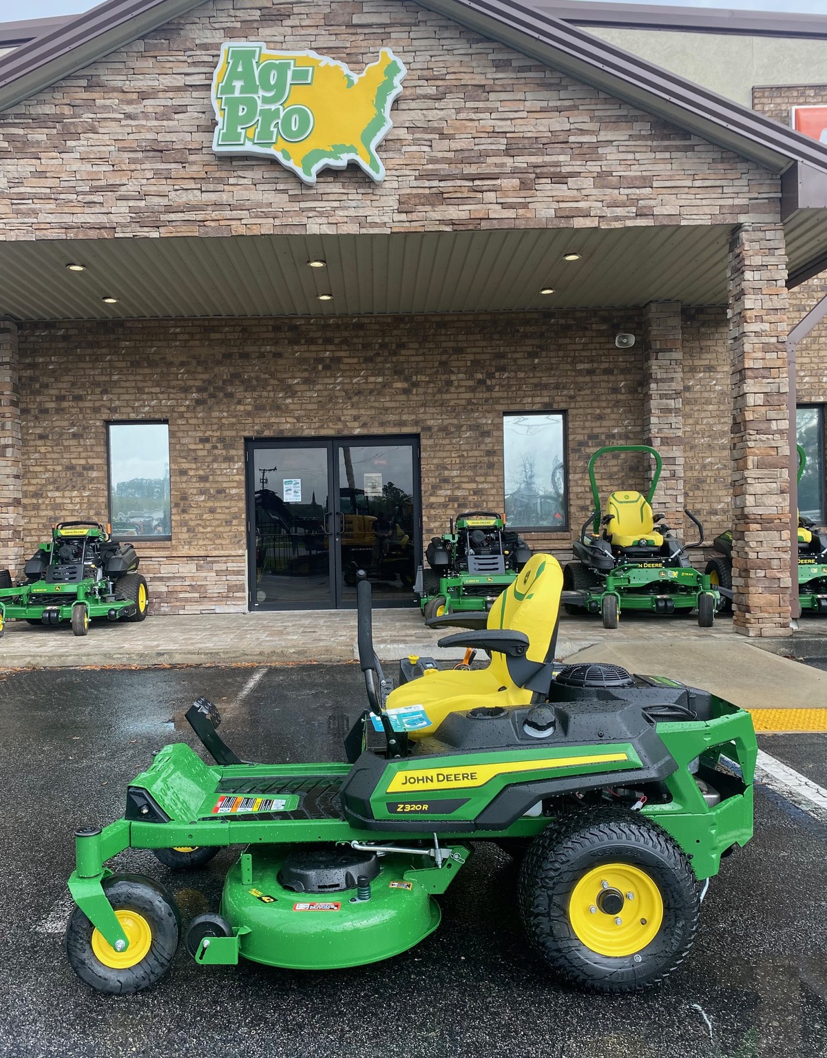 2024 John Deere Z320R Image 1