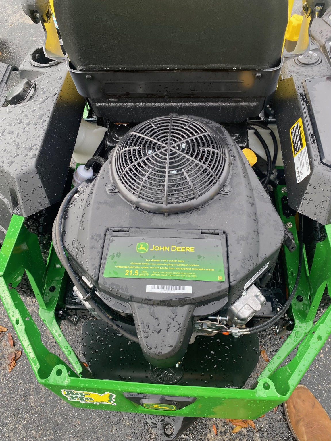 2024 John Deere Z320R Image 5
