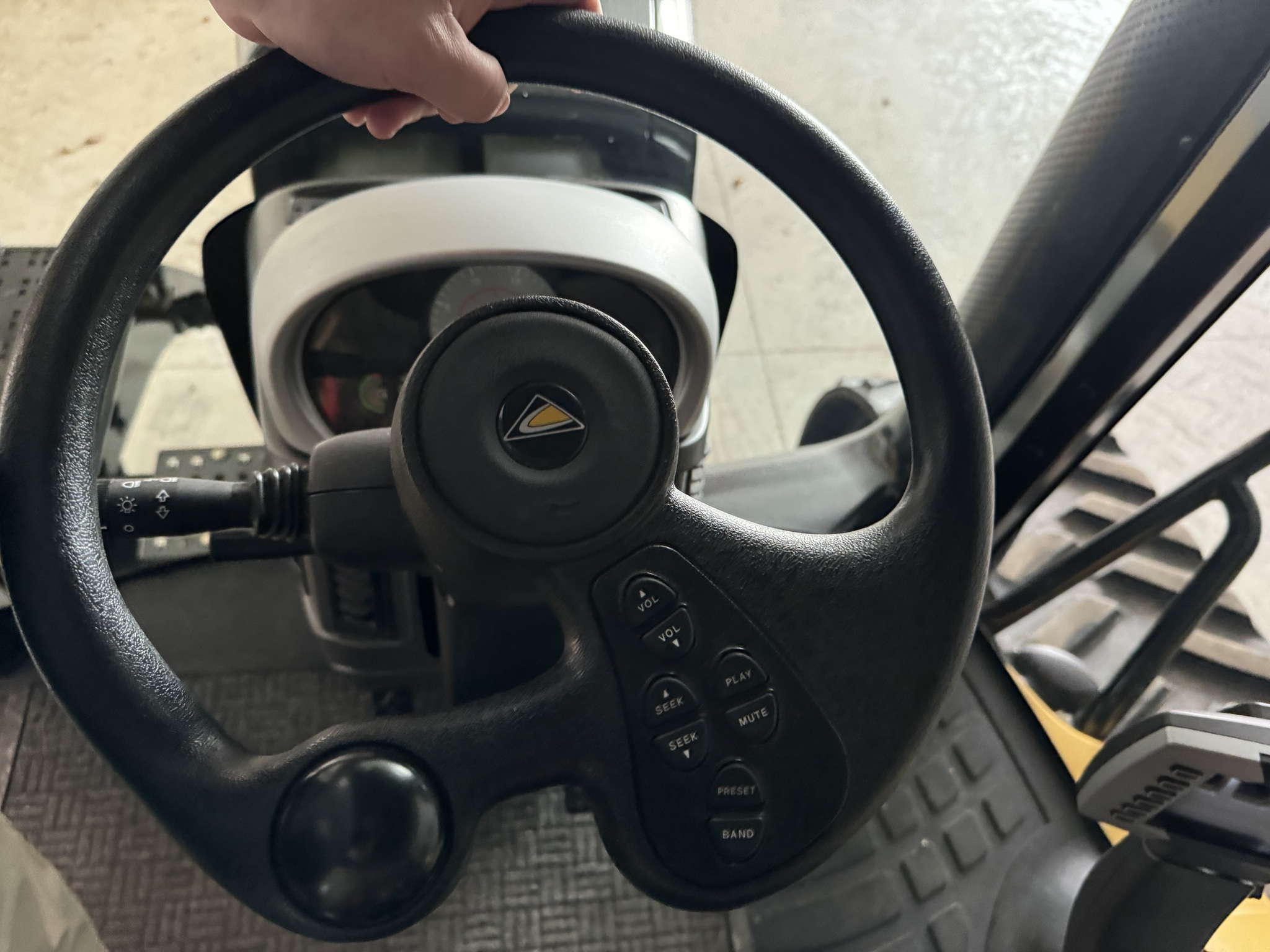 2013 Challenger MT765D Image 12