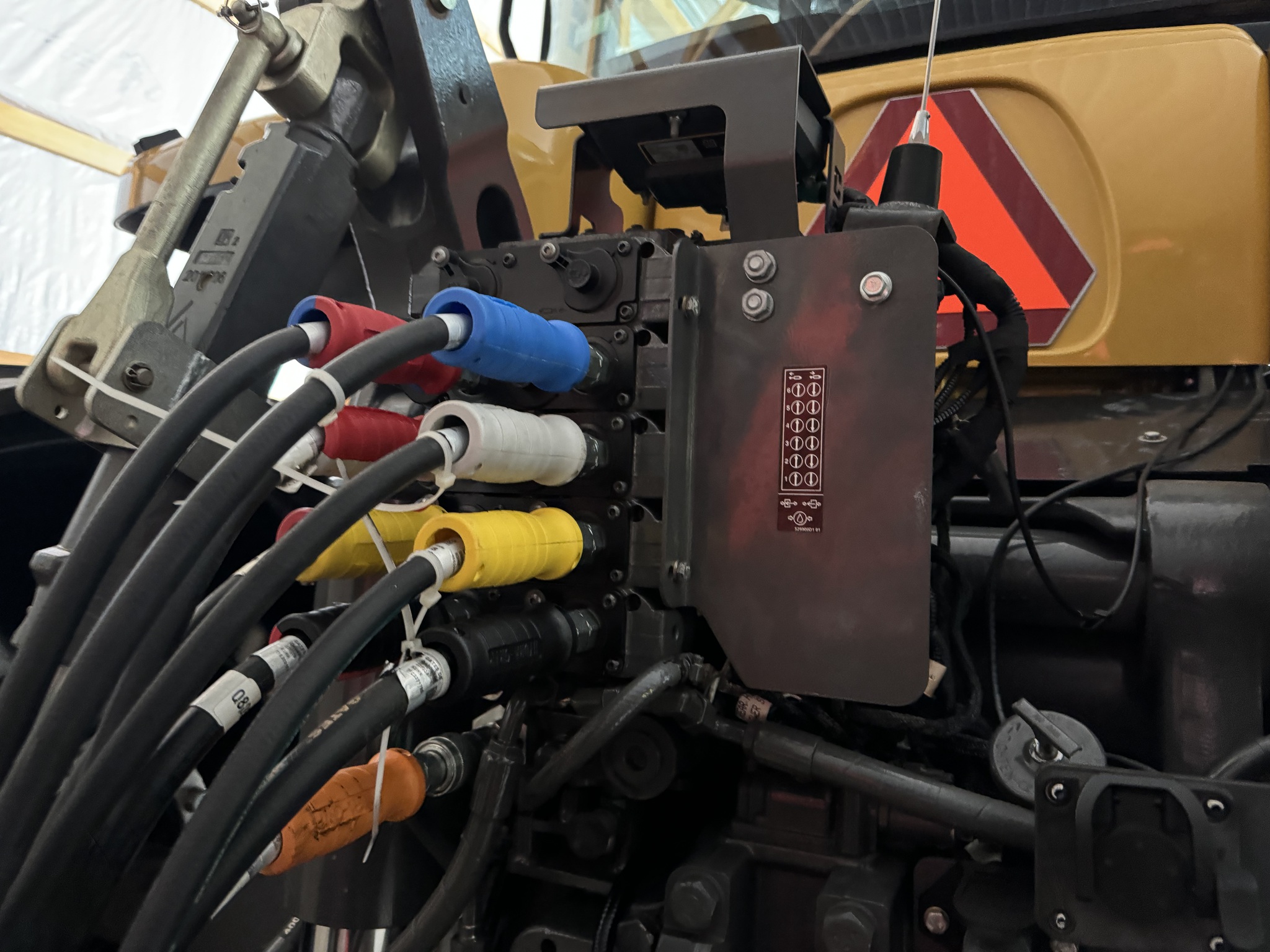 2013 Challenger MT765D Image 8