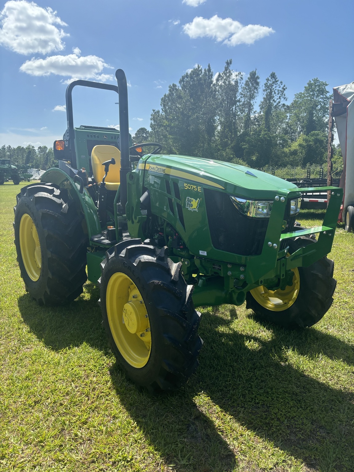 2025 John Deere 5075E Image 1