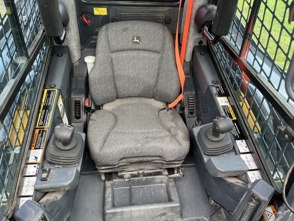 2023 John Deere 325G - Photo26