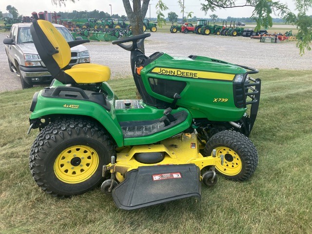 2015 John Deere X739 Image 2