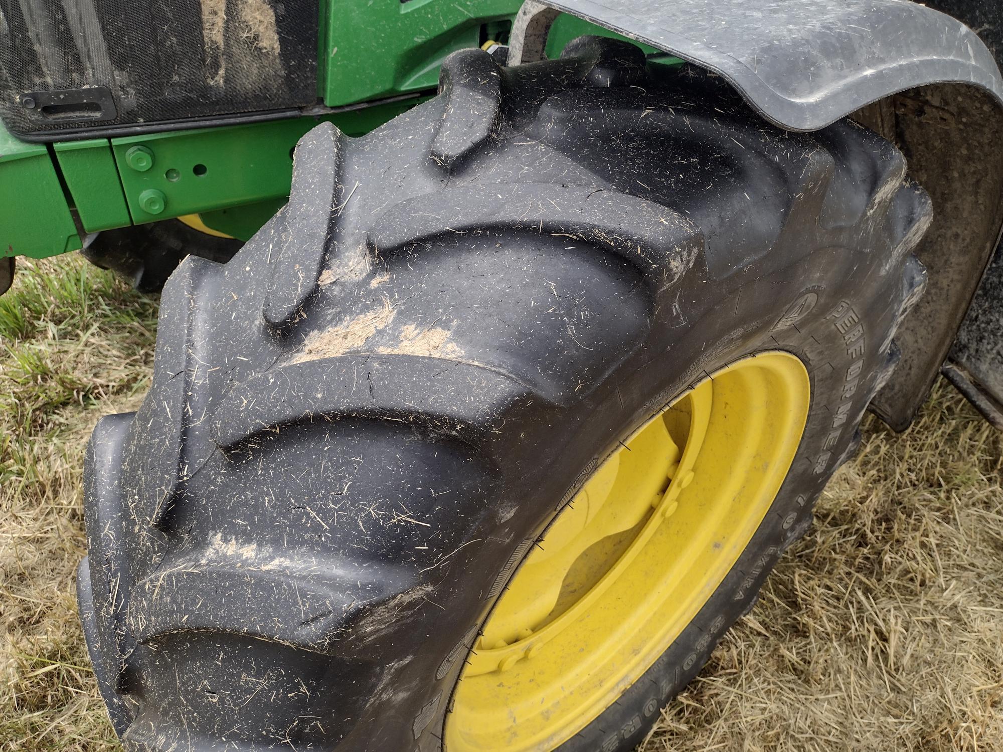 2021 John Deere 6120M Image 5