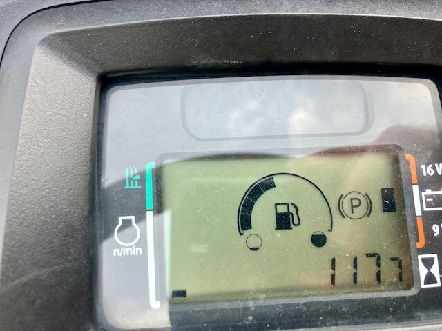 2018 John Deere X354 Image 6