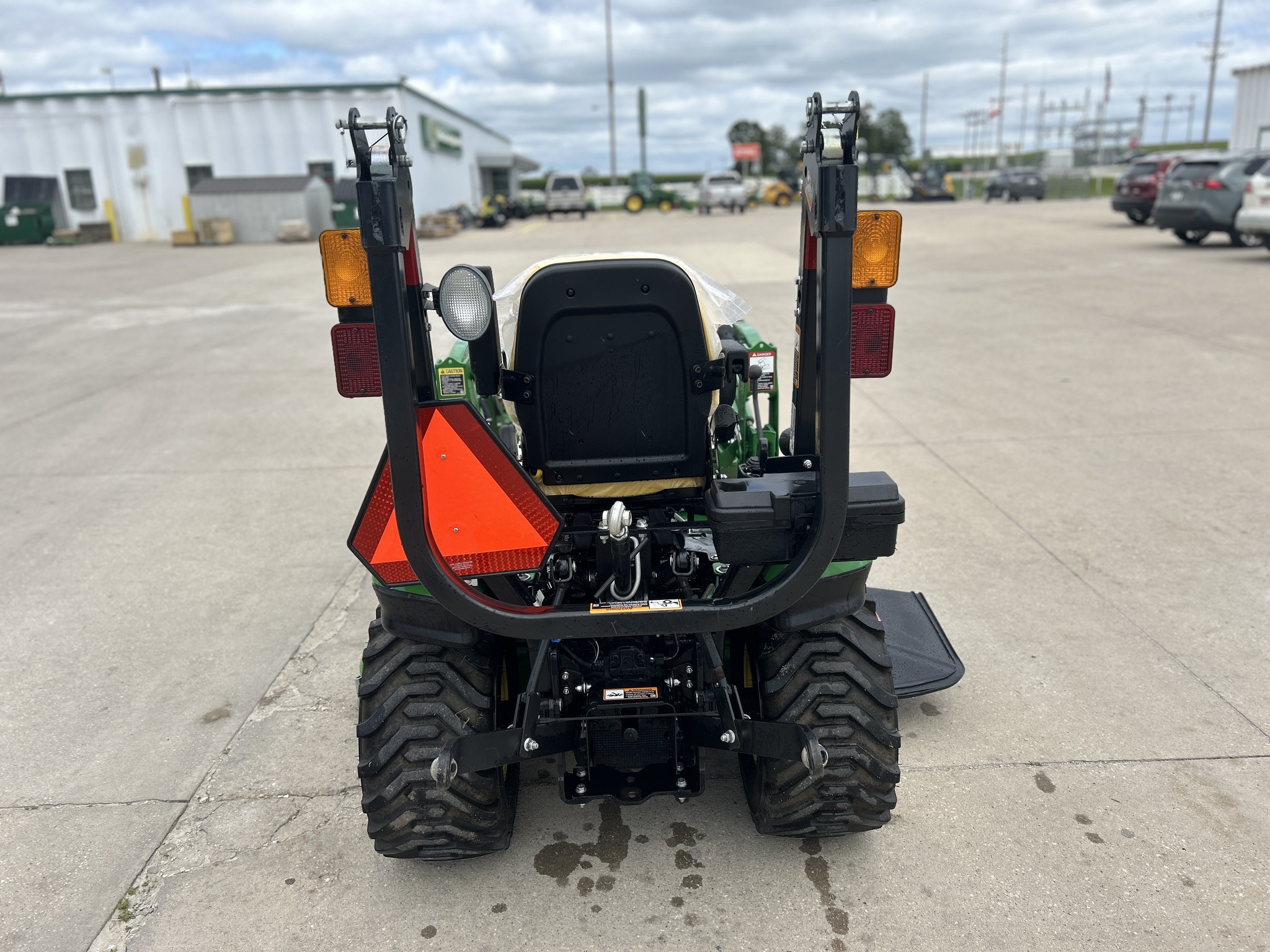 2020 John Deere 1025R Image 3