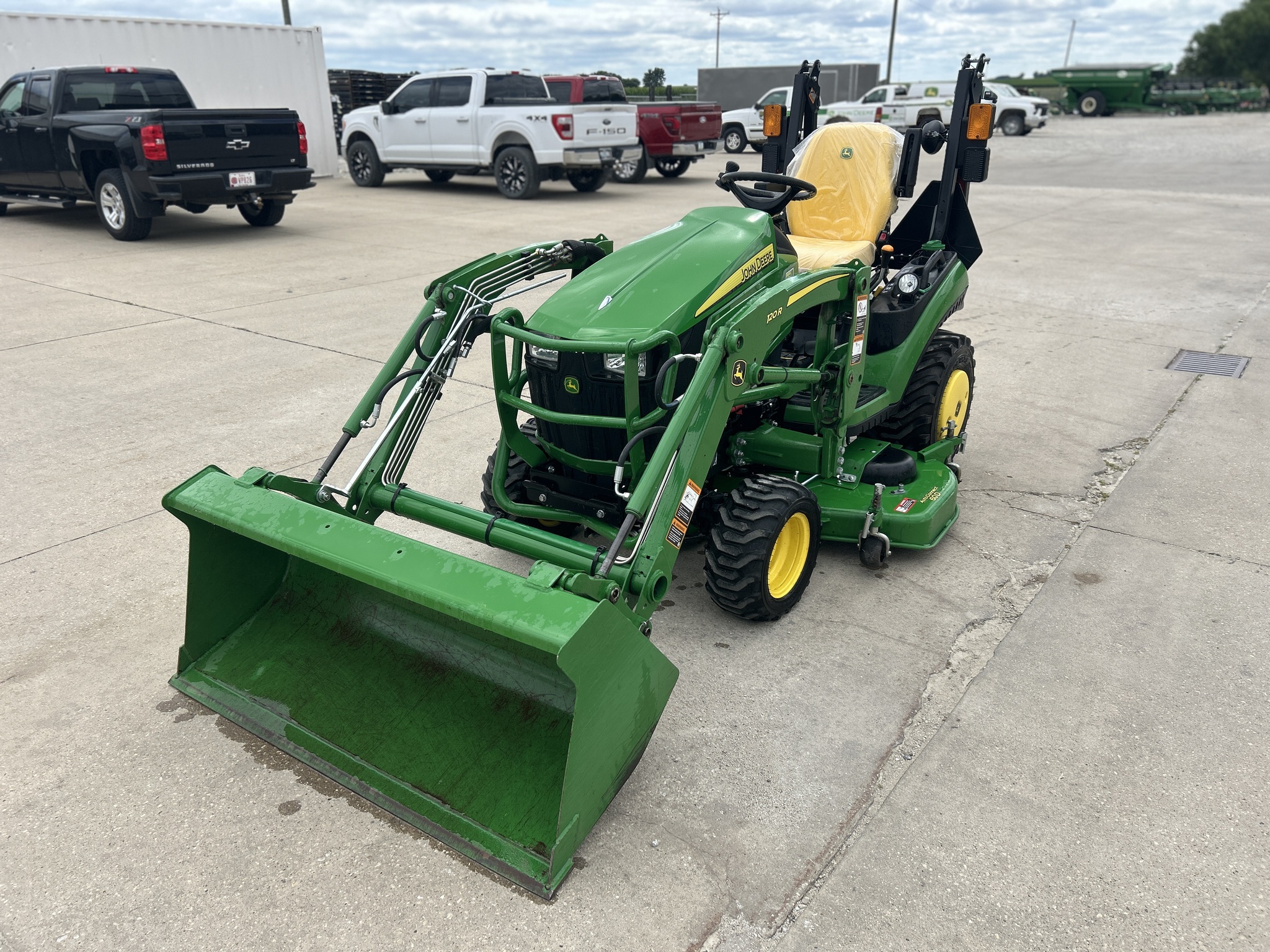2020 John Deere 1025R Image 8