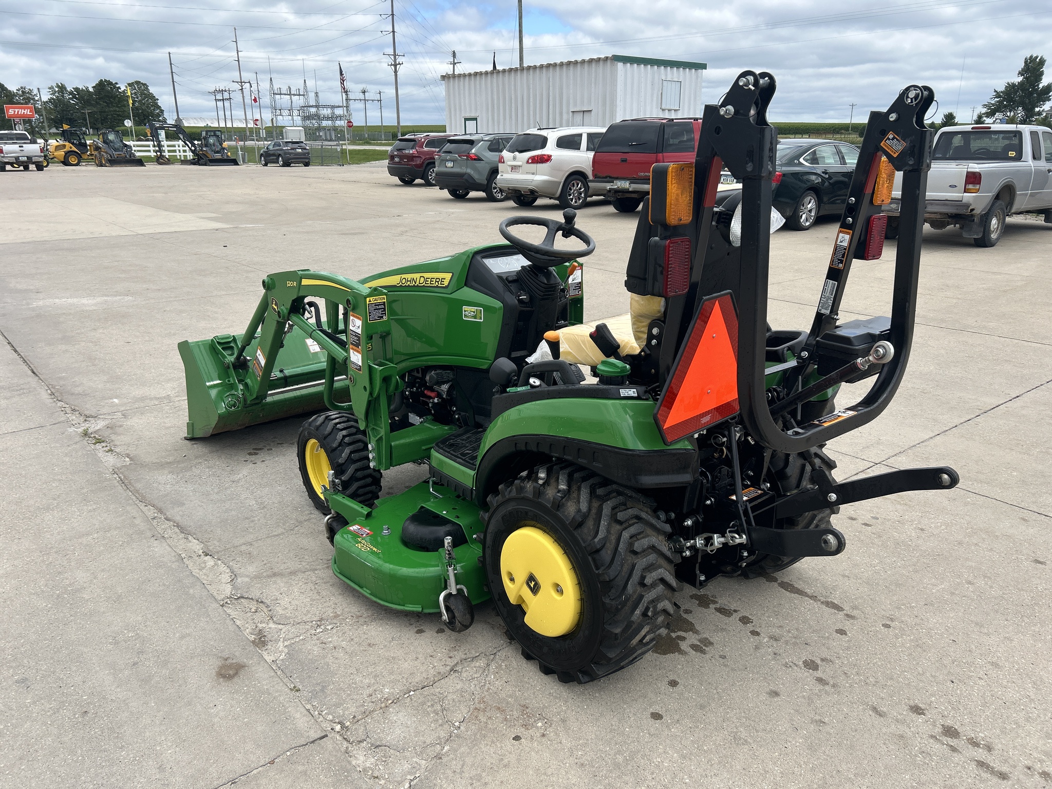 2020 John Deere 1025R Image 2
