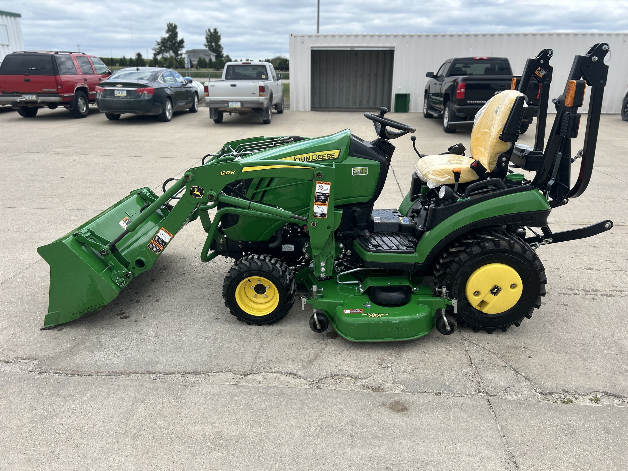 2020 John Deere 1025R Image 1