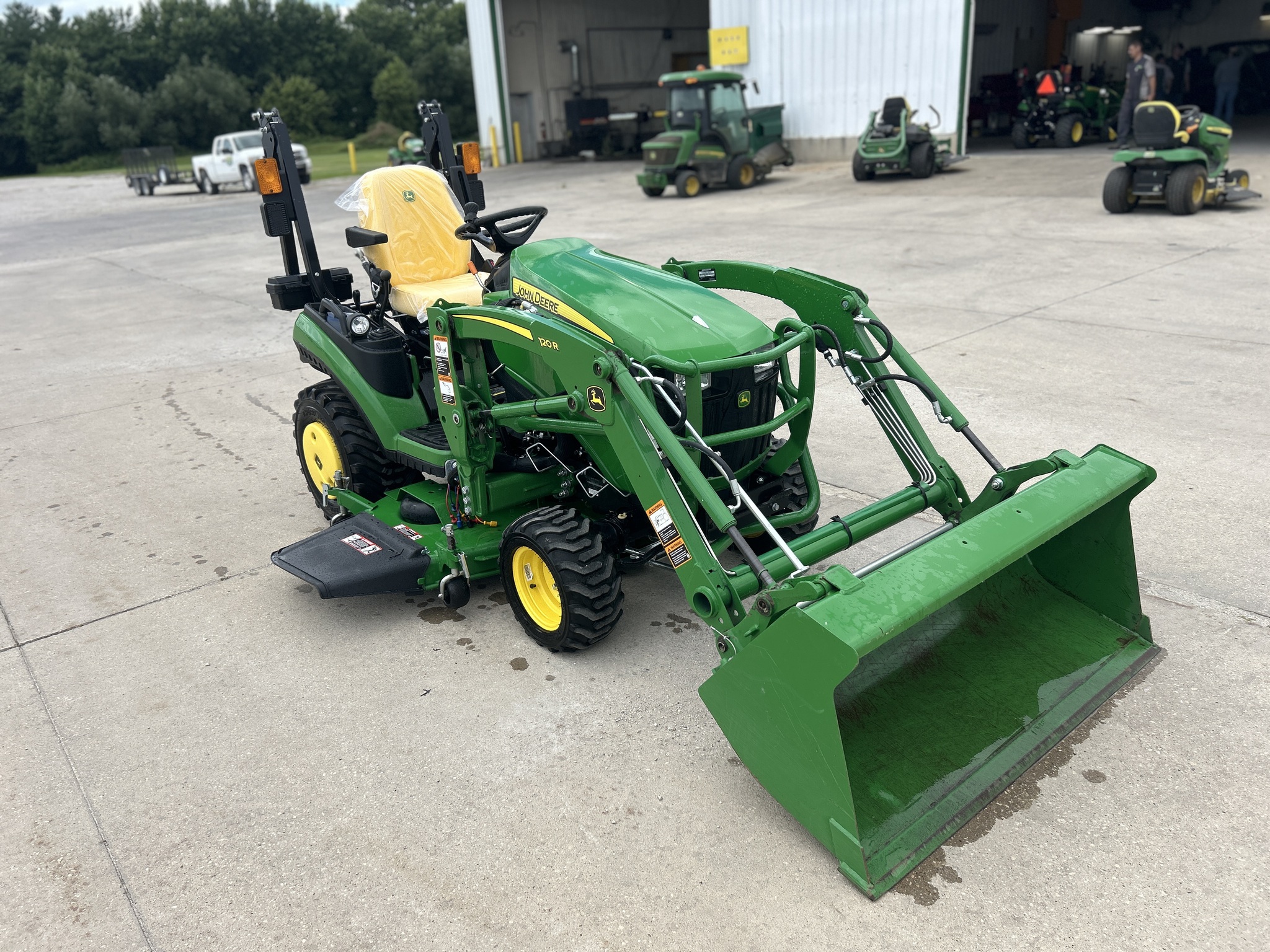 2020 John Deere 1025R Image 6