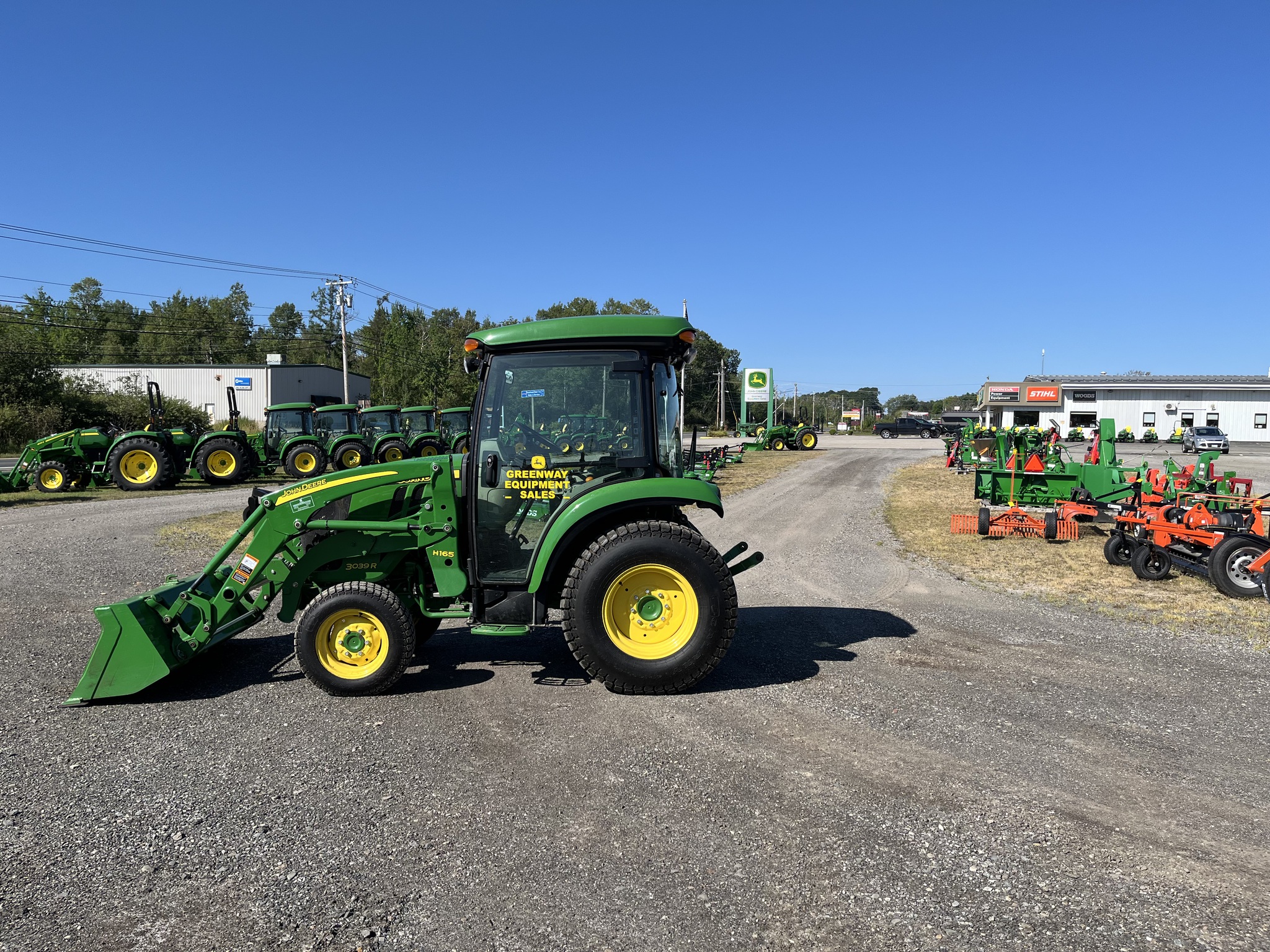 2015 John Deere 3039R Image 1