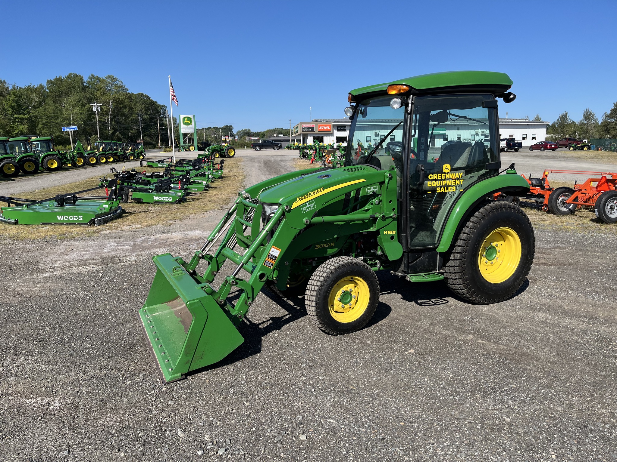 2015 John Deere 3039R Image 2