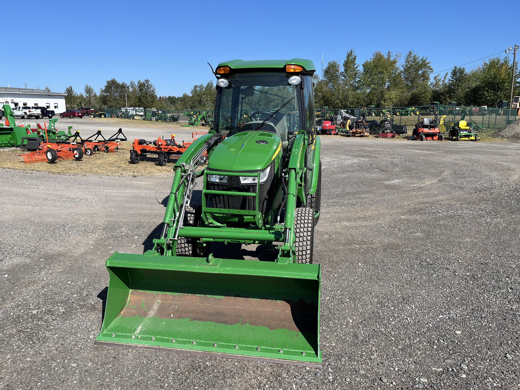 2015 John Deere 3039R Image 3