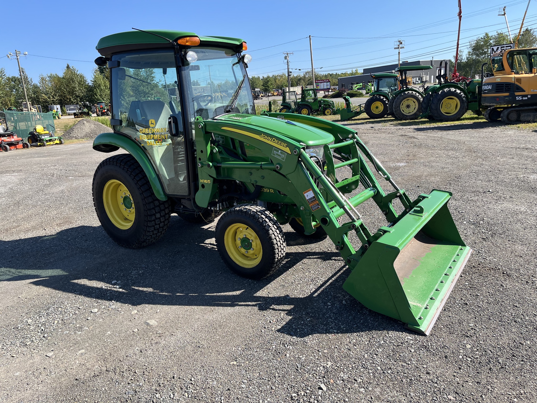 2015 John Deere 3039R Image 4