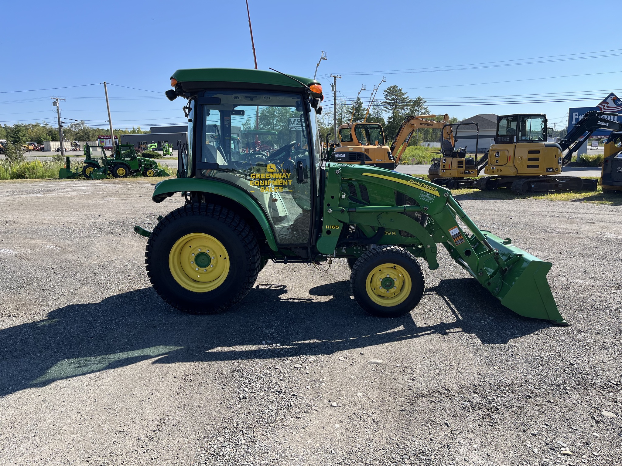 2015 John Deere 3039R Image 5