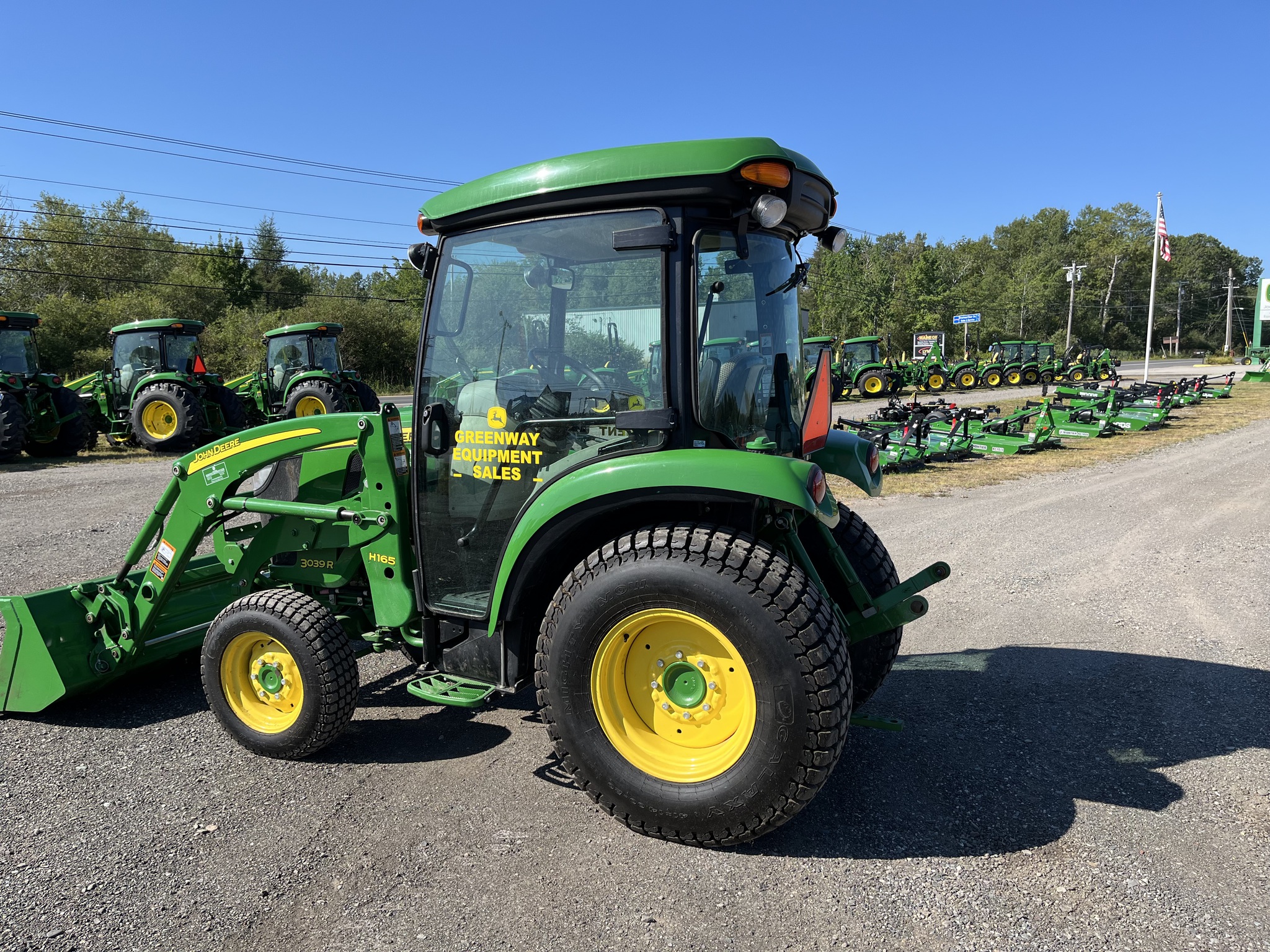2015 John Deere 3039R Image 8