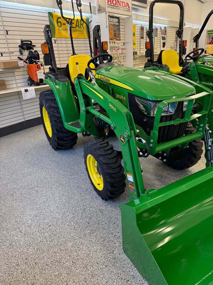 2025 John Deere 3025E Image 3