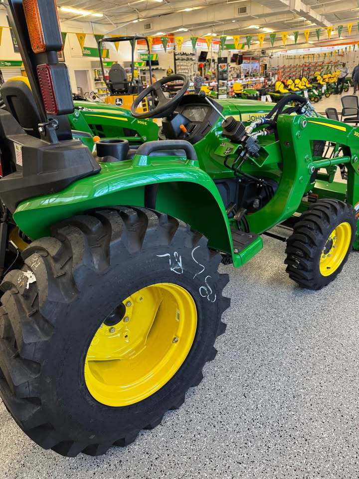 2025 John Deere 3025E Image 4