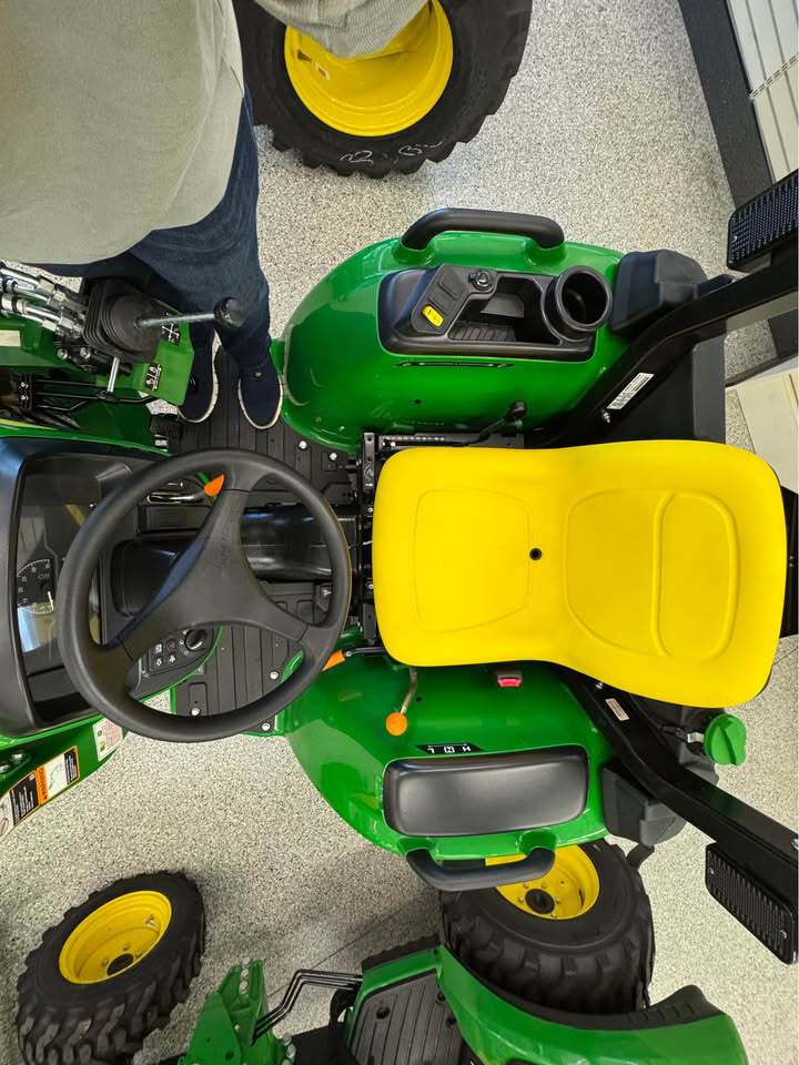 2025 John Deere 3025E Image 6