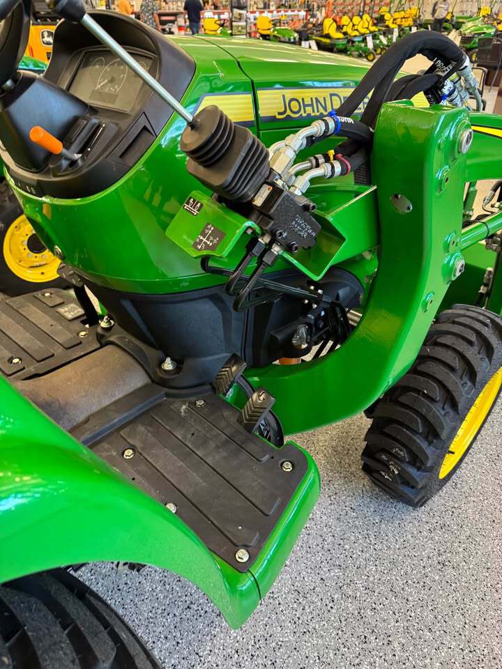 2025 John Deere 3025E Image 7