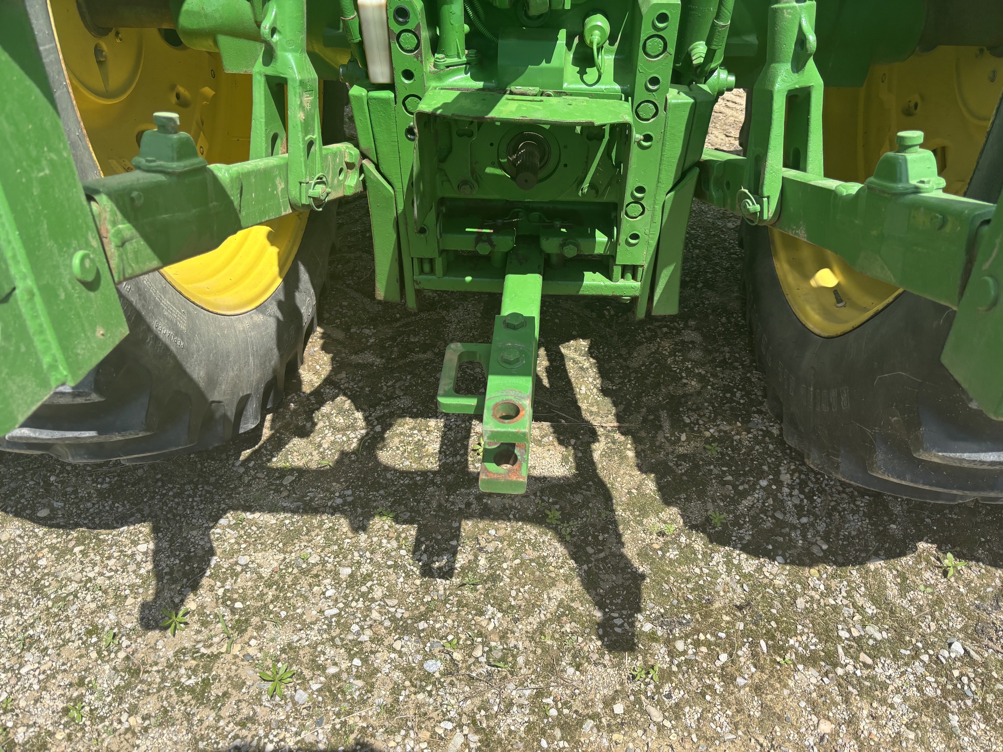 2003 John Deere 7220 Image 2