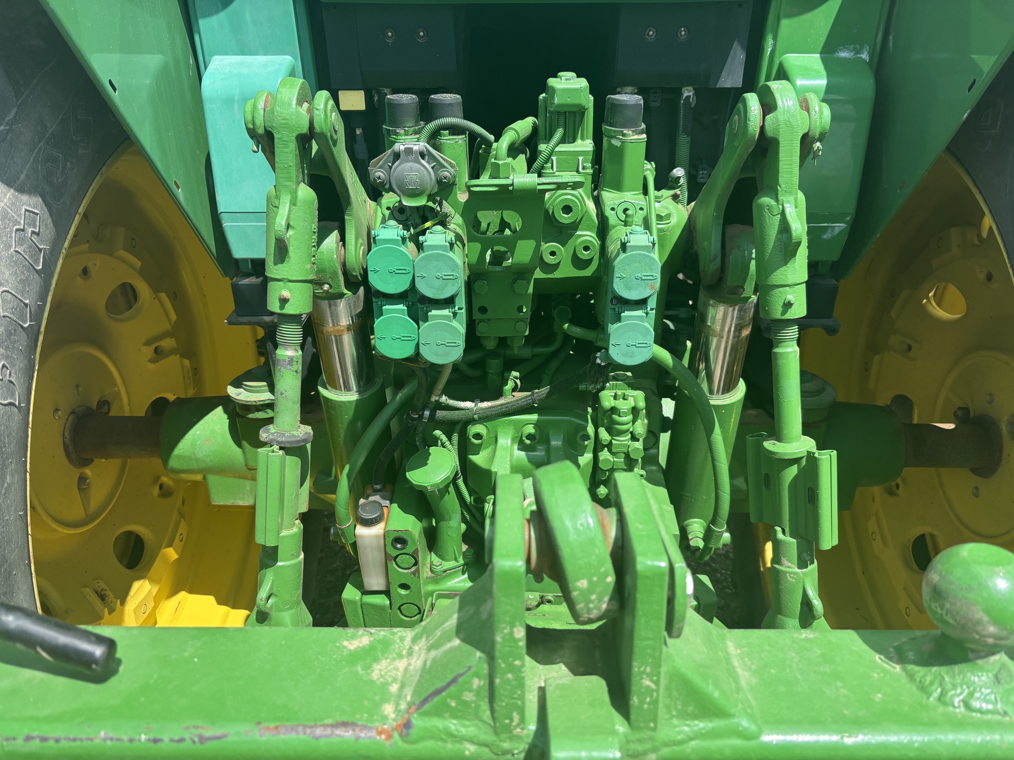 2003 John Deere 7220 Image 4
