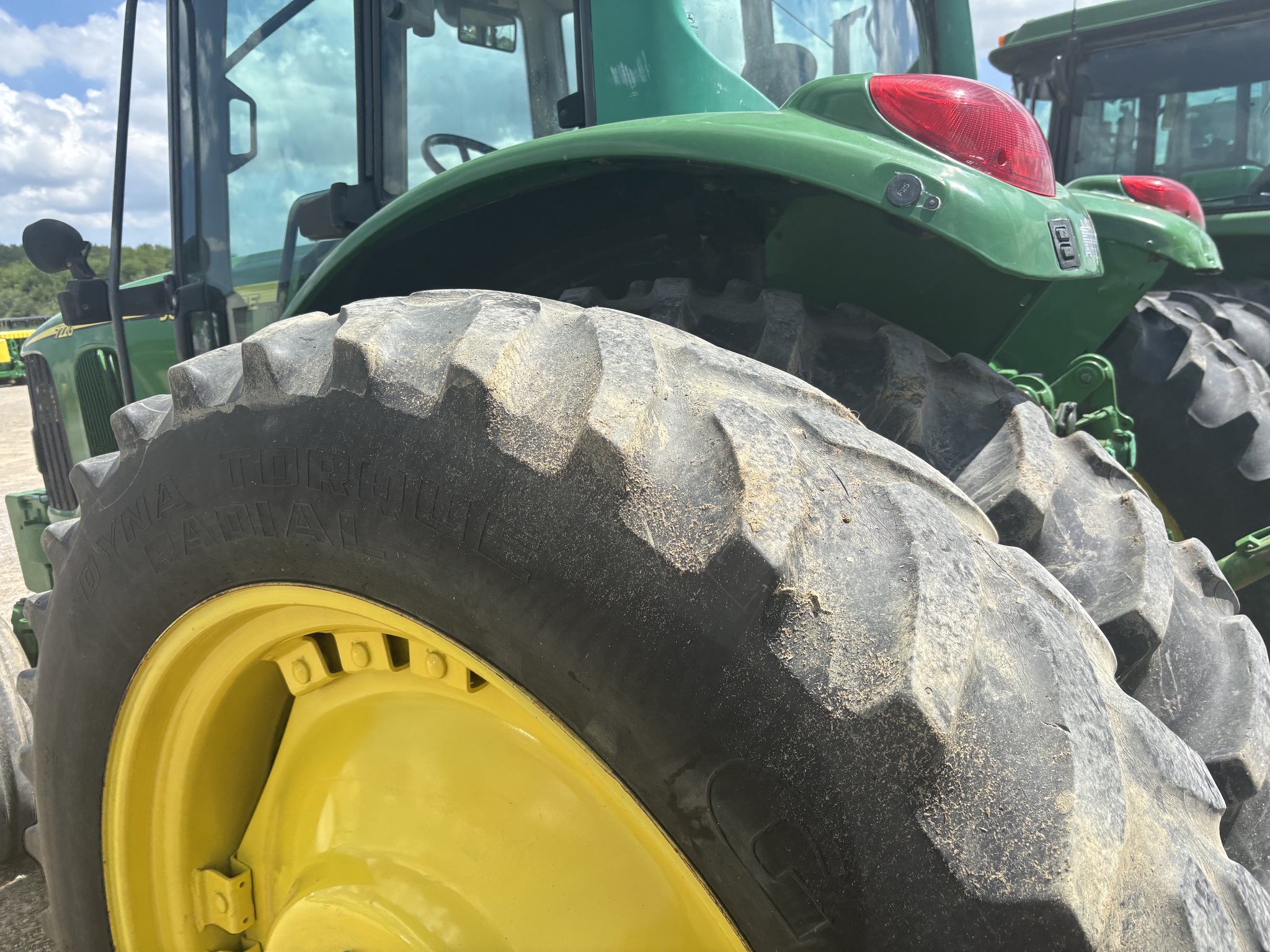 2003 John Deere 7220 Image 6