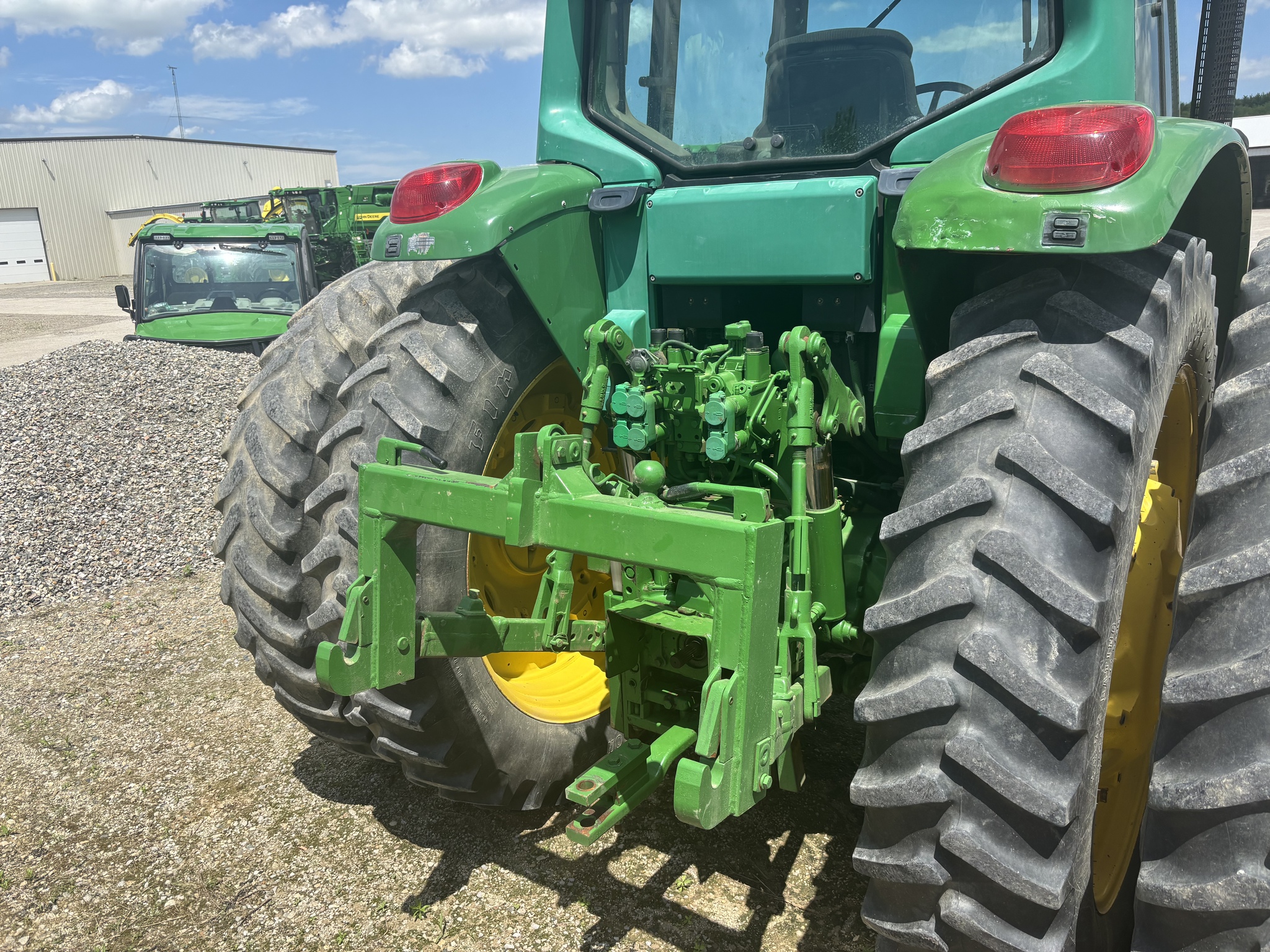 2003 John Deere 7220 Image 7