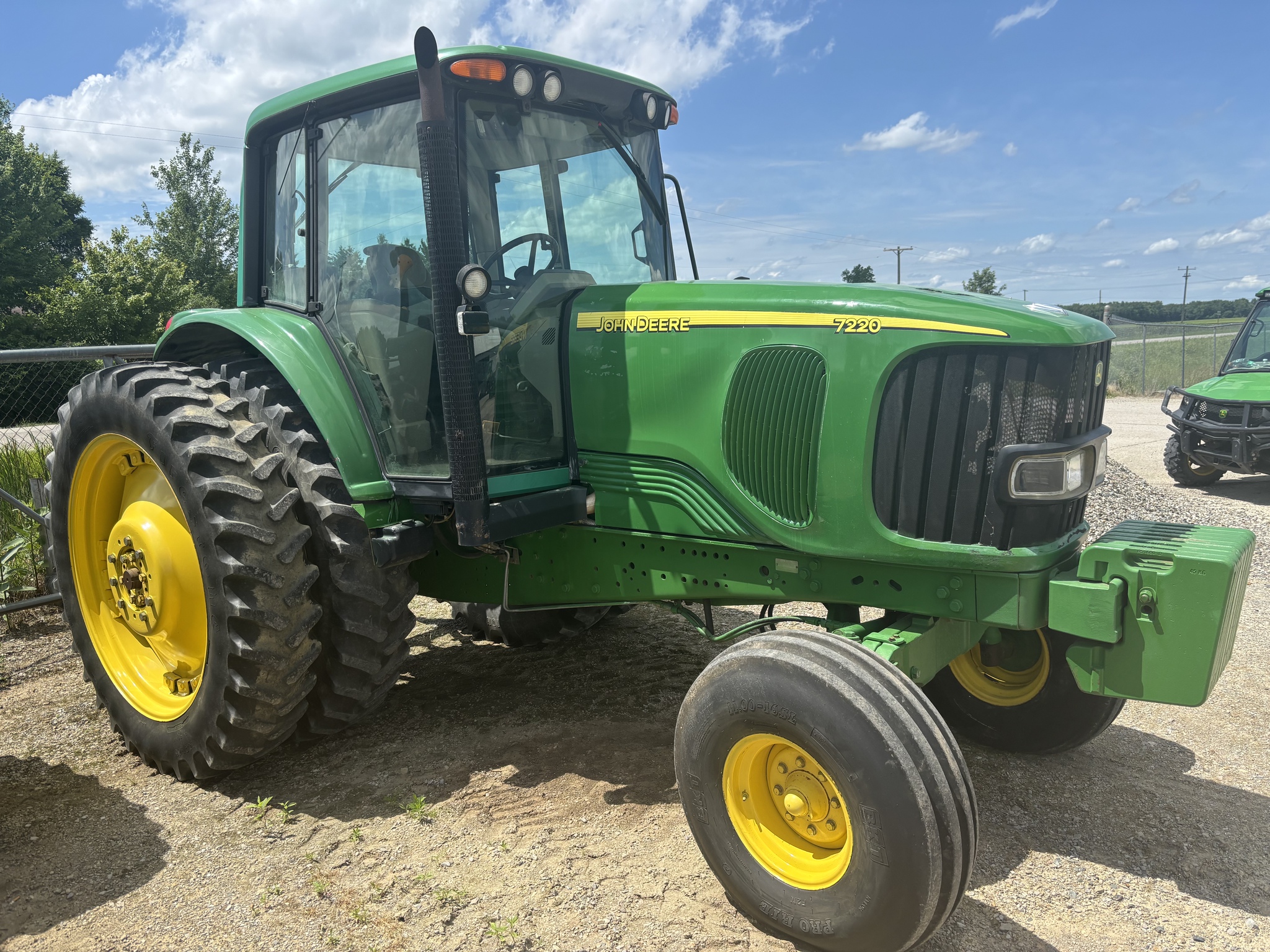 2003 John Deere 7220 Image 11
