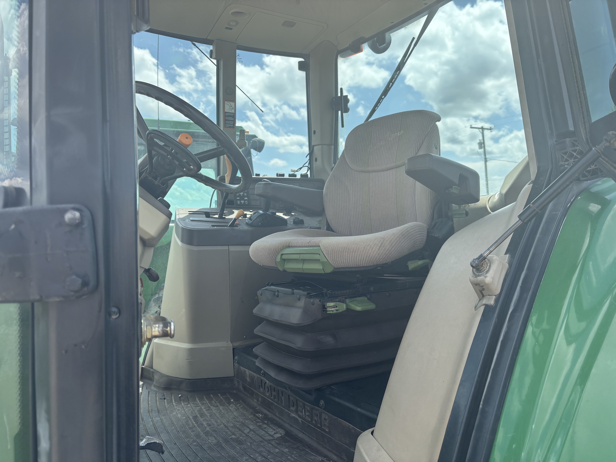 2003 John Deere 7220 Image 13