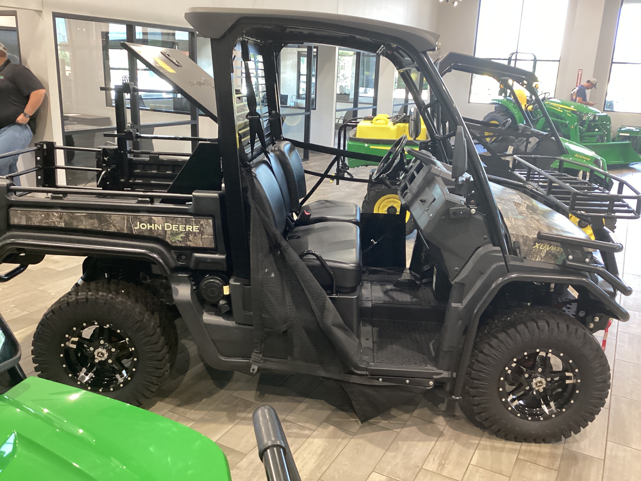 2023 John Deere XUV 835M Image 4