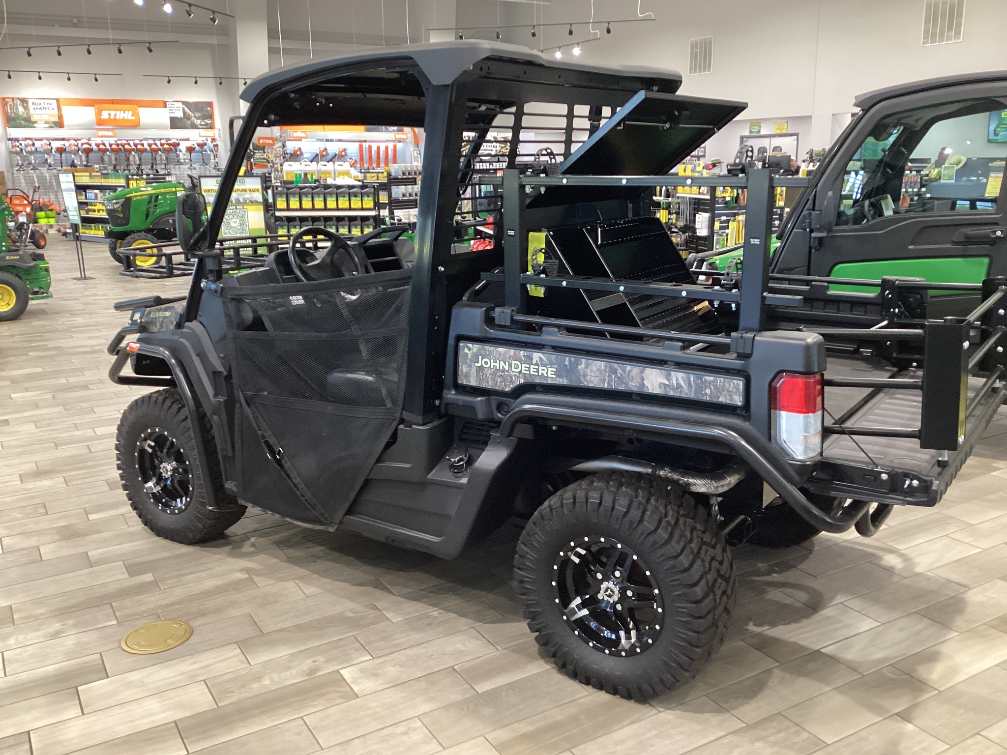 2023 John Deere XUV 835M Image 2