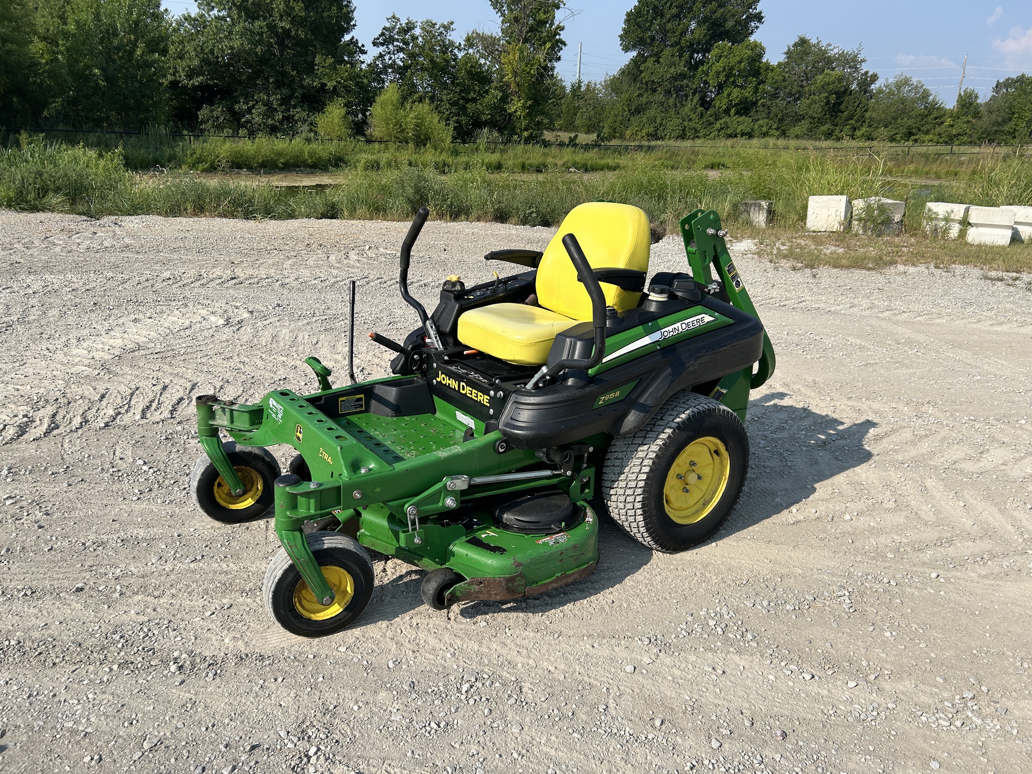  2016 John Deere Z915B at Heritage Tractor in Pittsburg, KS