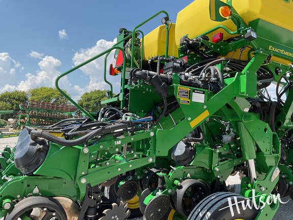 Photo of 2023 John Deere 1795