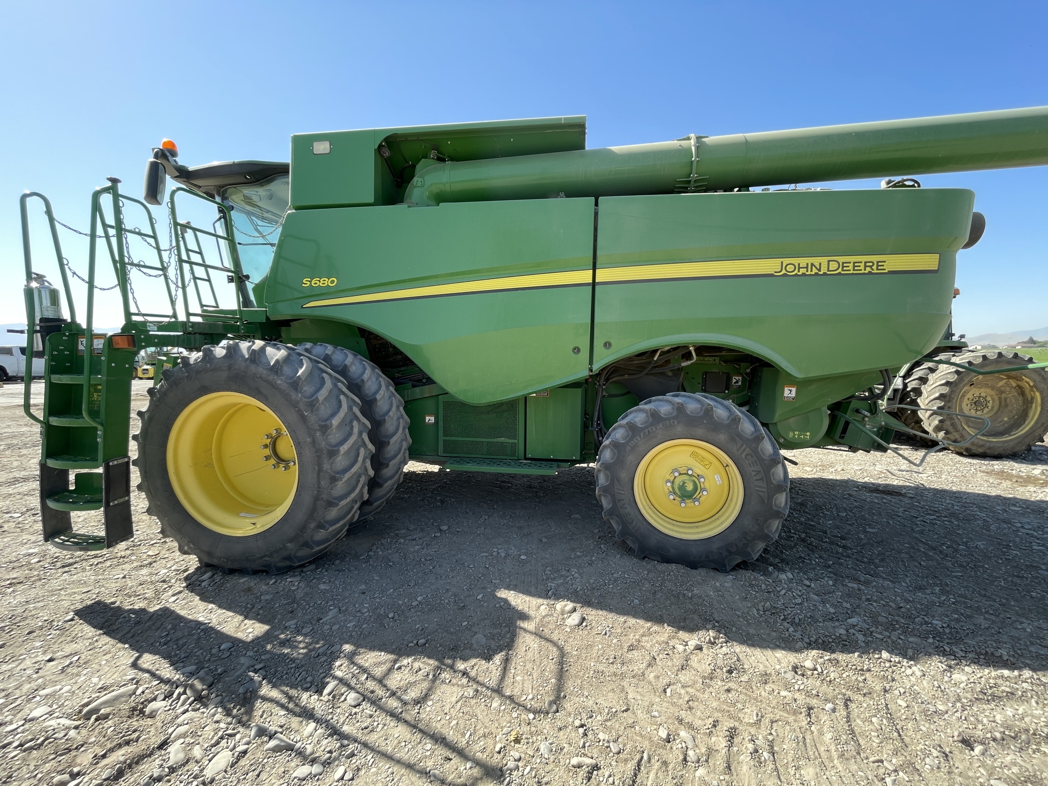2016 John Deere S680 Image 8