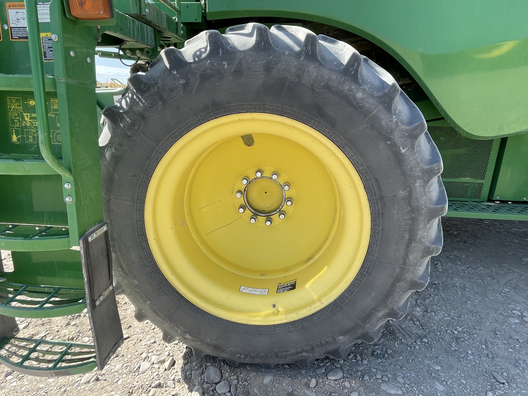 2016 John Deere S680 Image 12