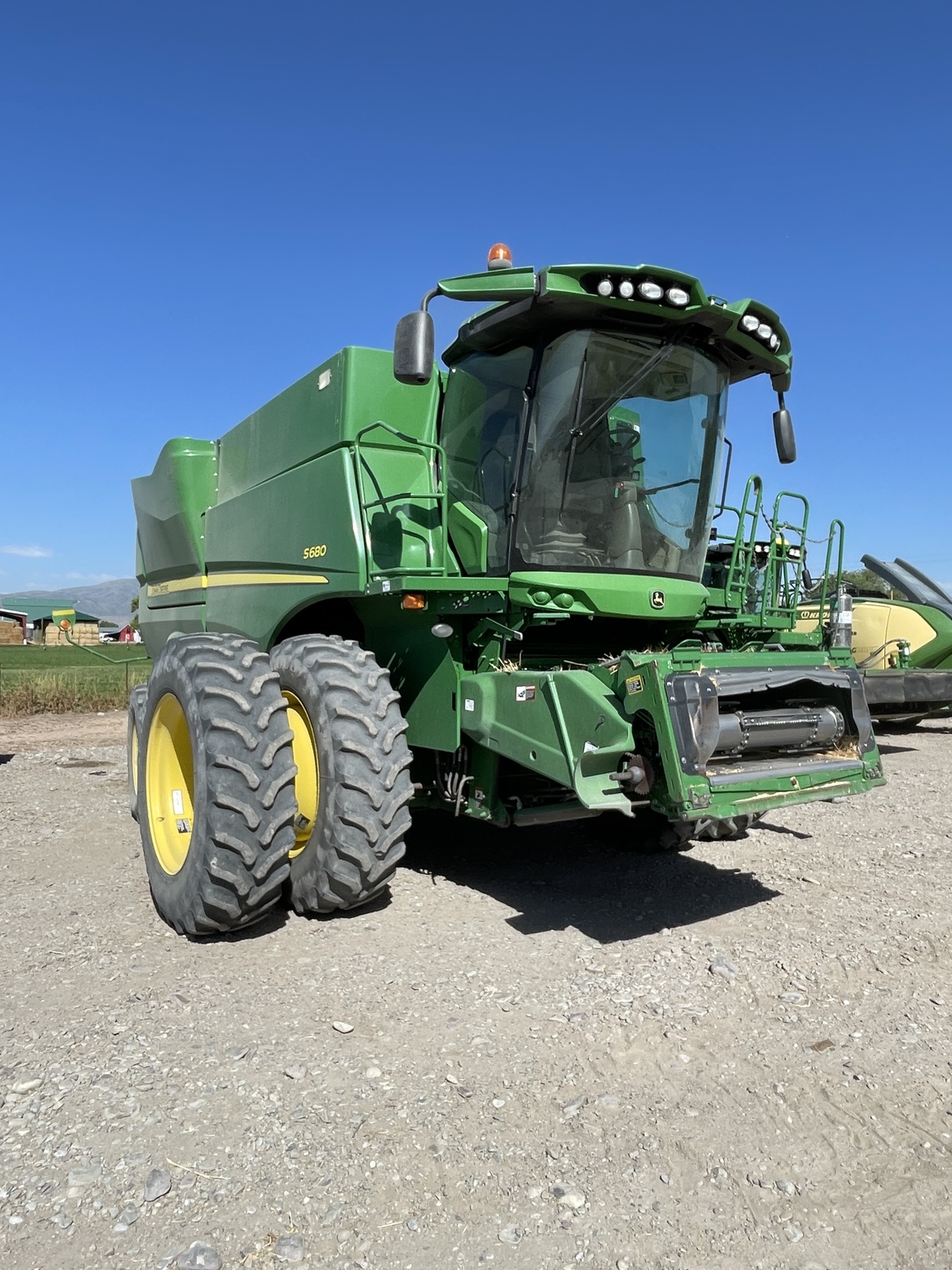 2016 John Deere S680 Image 3
