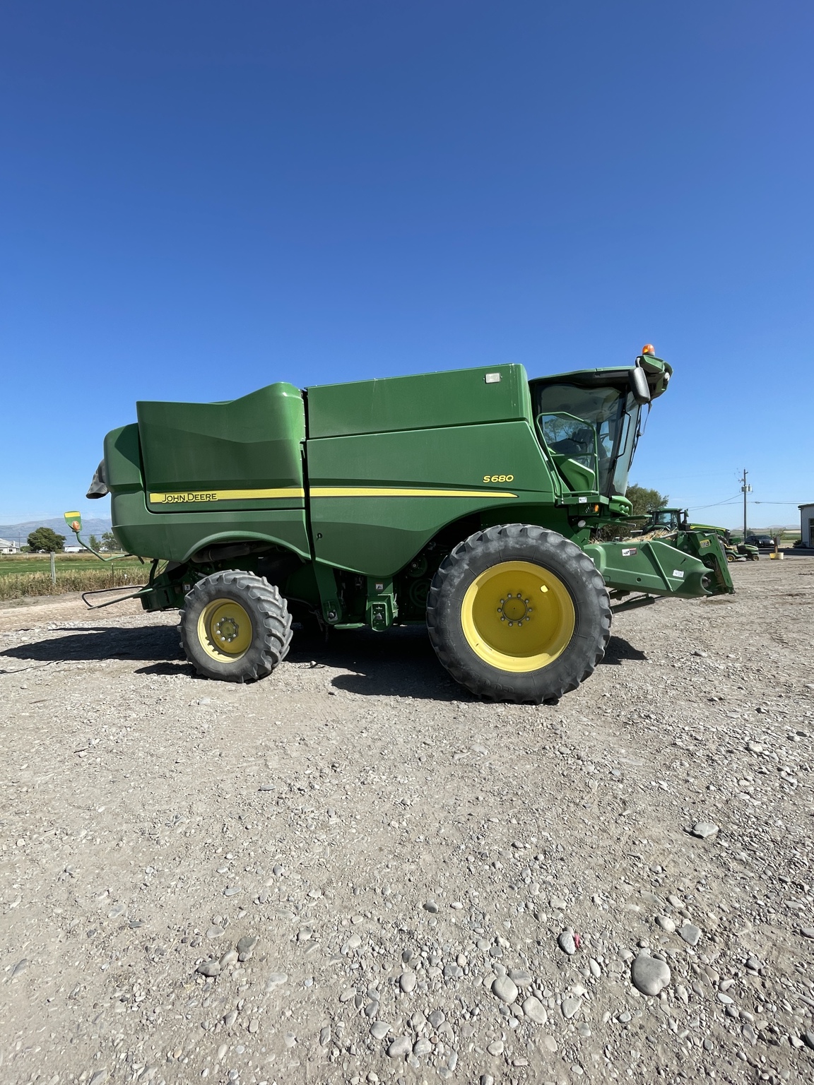 2016 John Deere S680 Image 4