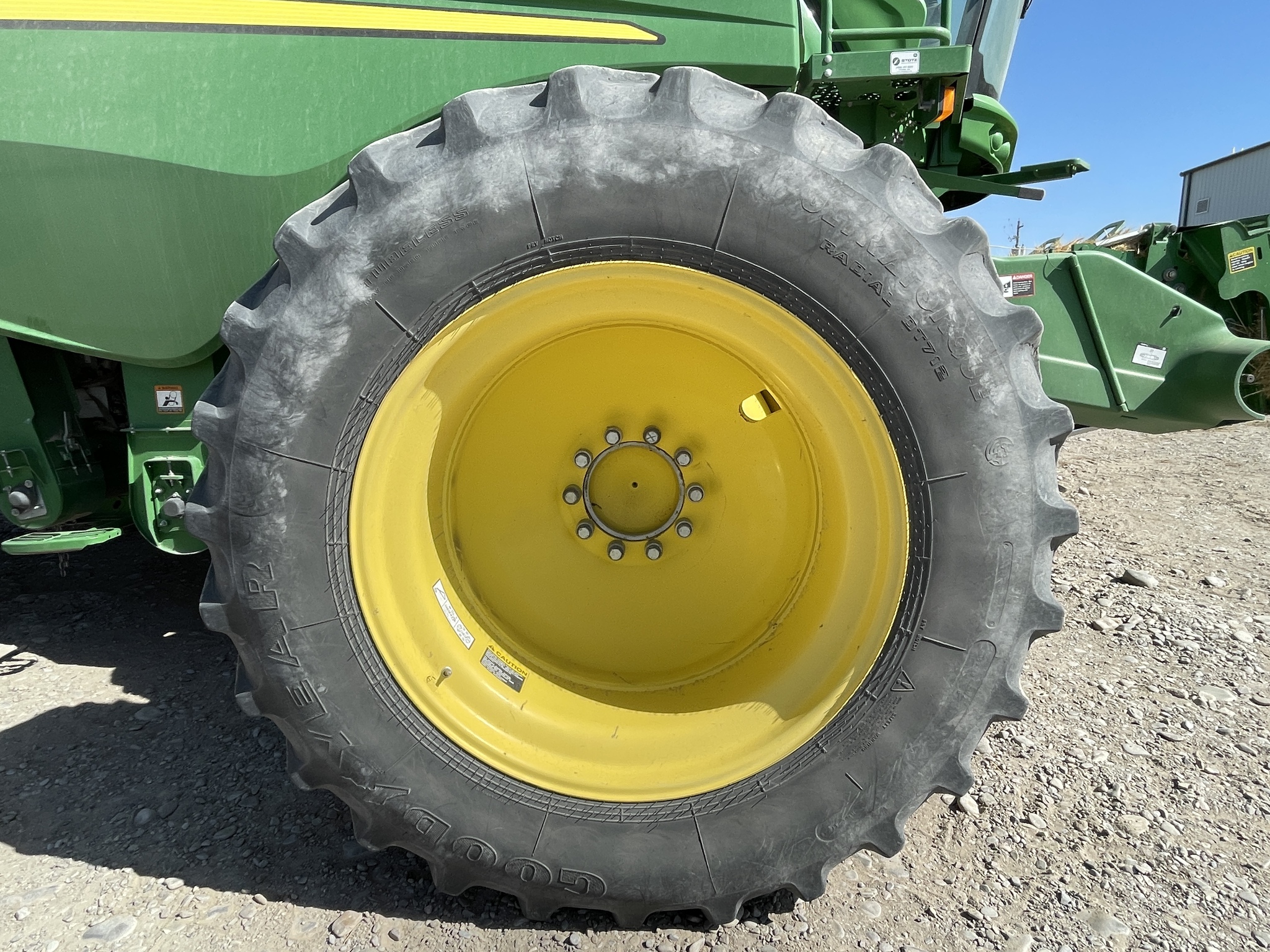 2016 John Deere S680 Image 13