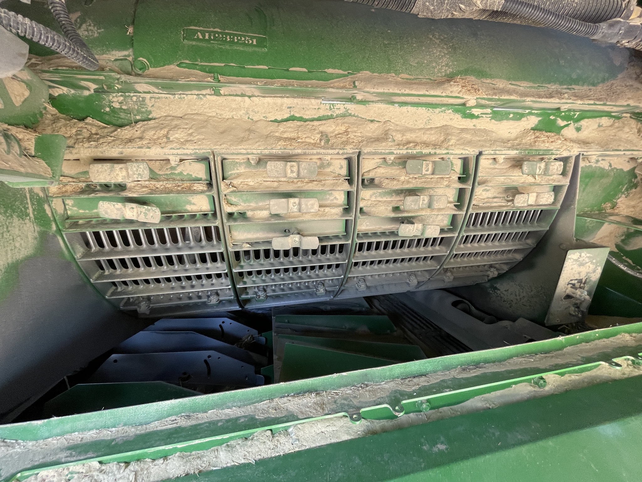 2016 John Deere S680 Image 25