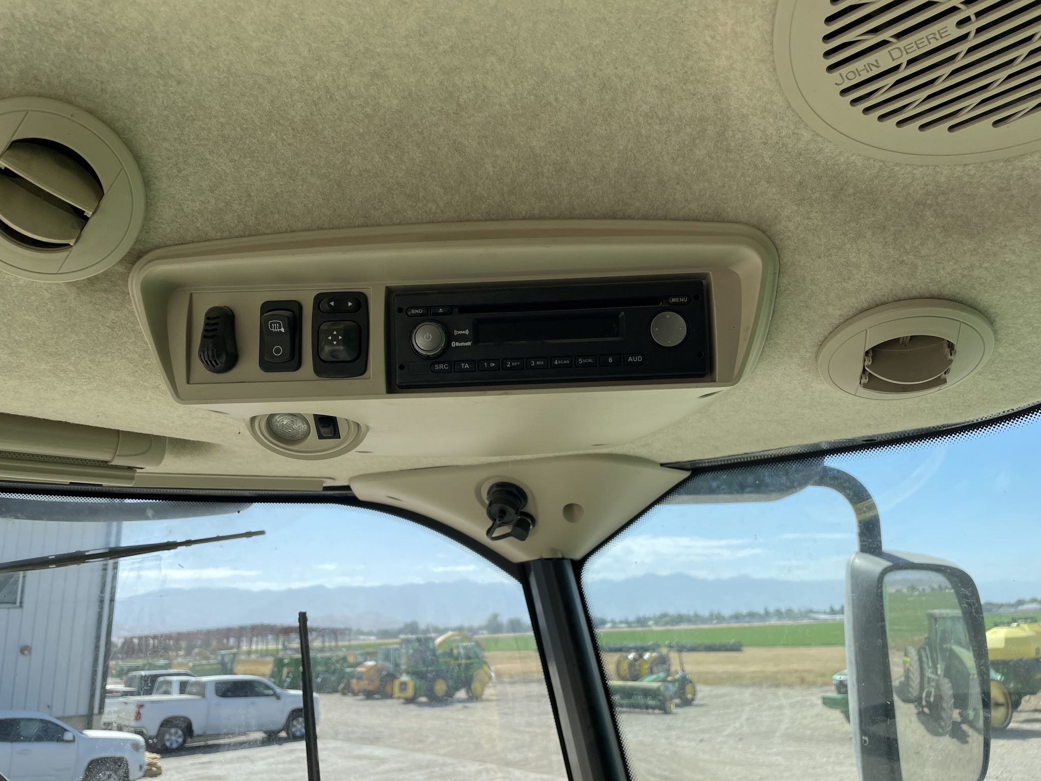 2016 John Deere S680 Image 35