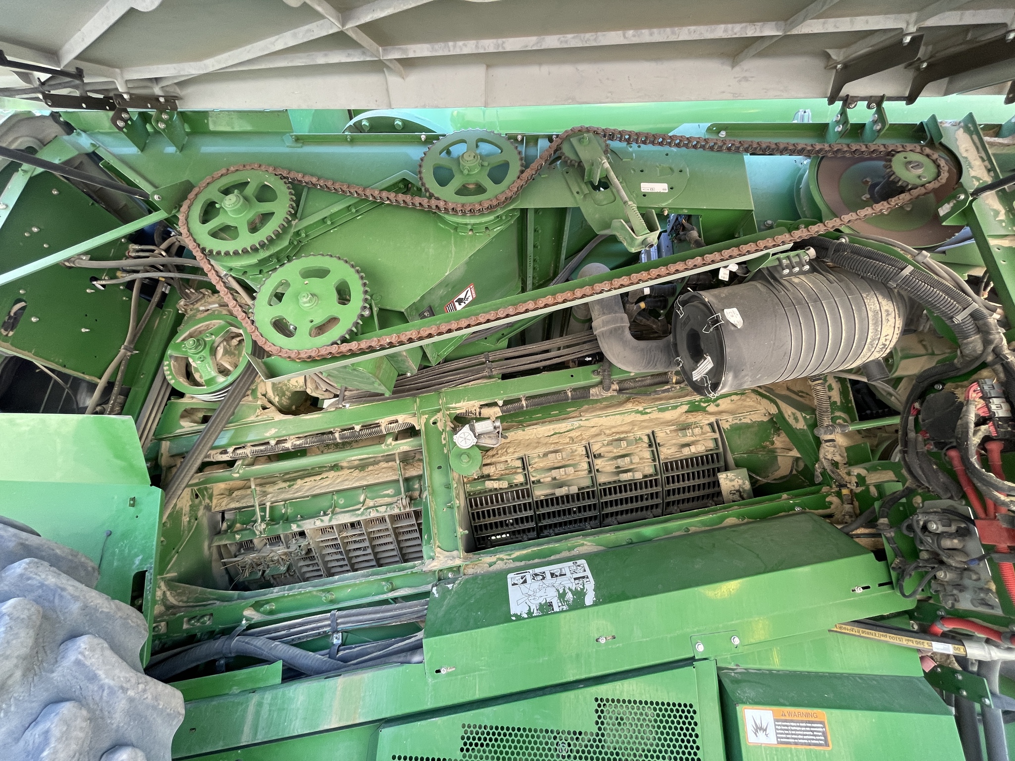 2016 John Deere S680 Image 23