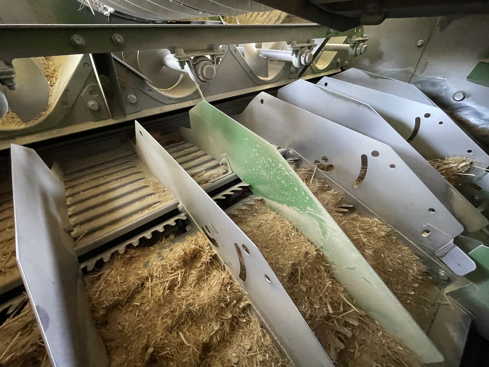 2016 John Deere S680 Image 26