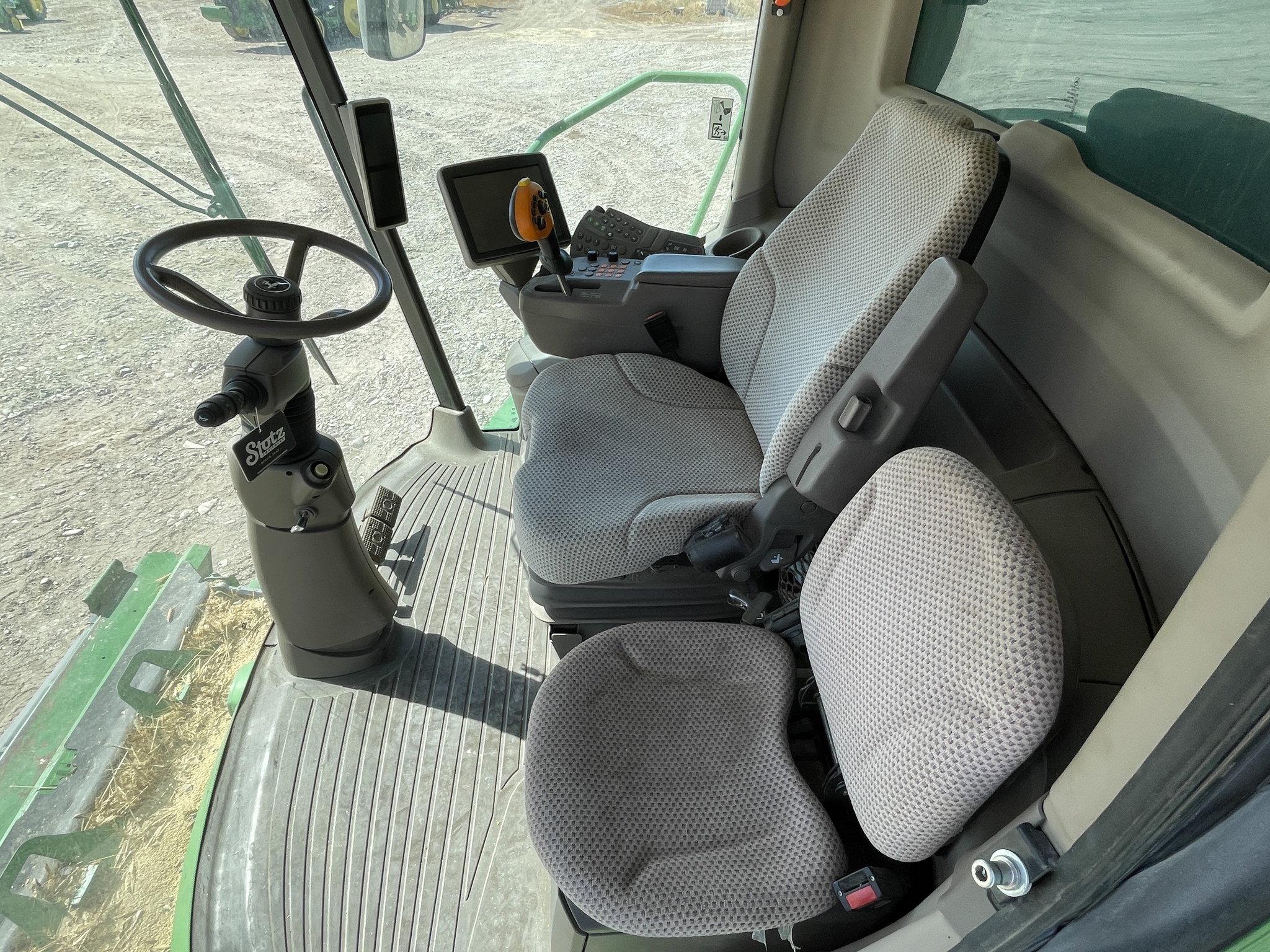 2016 John Deere S680 Image 36