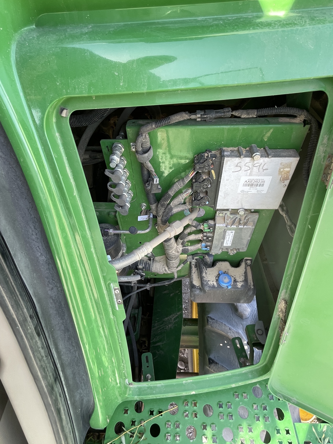 2016 John Deere S680 Image 38