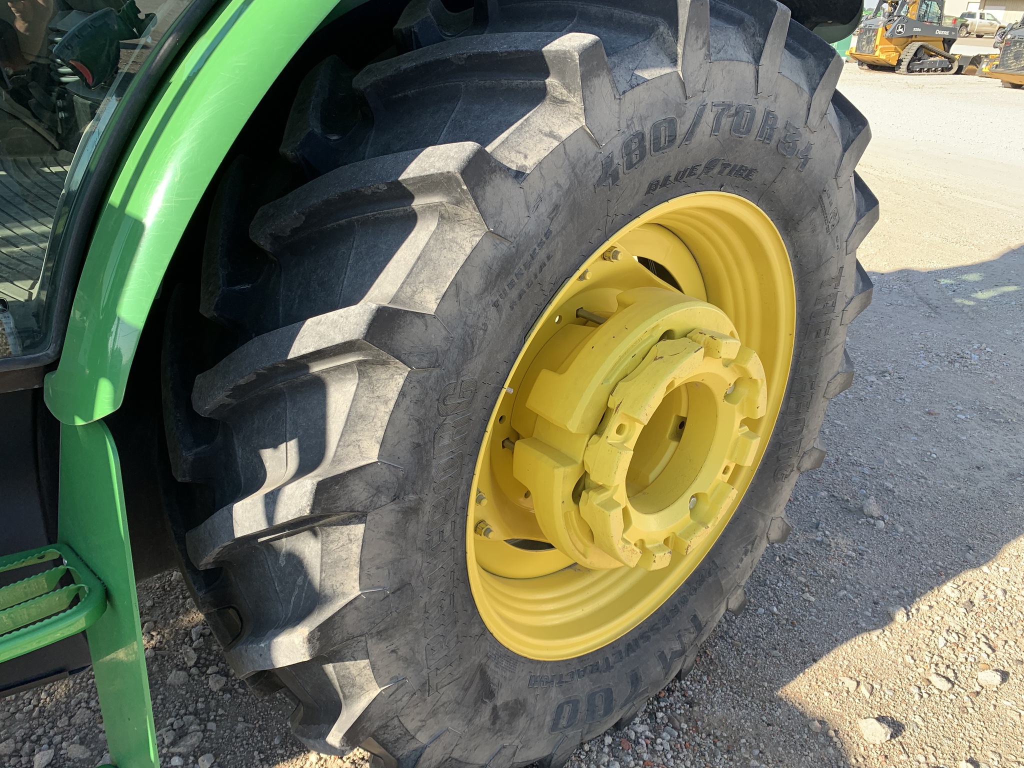 2022 John Deere 5100M Image 6